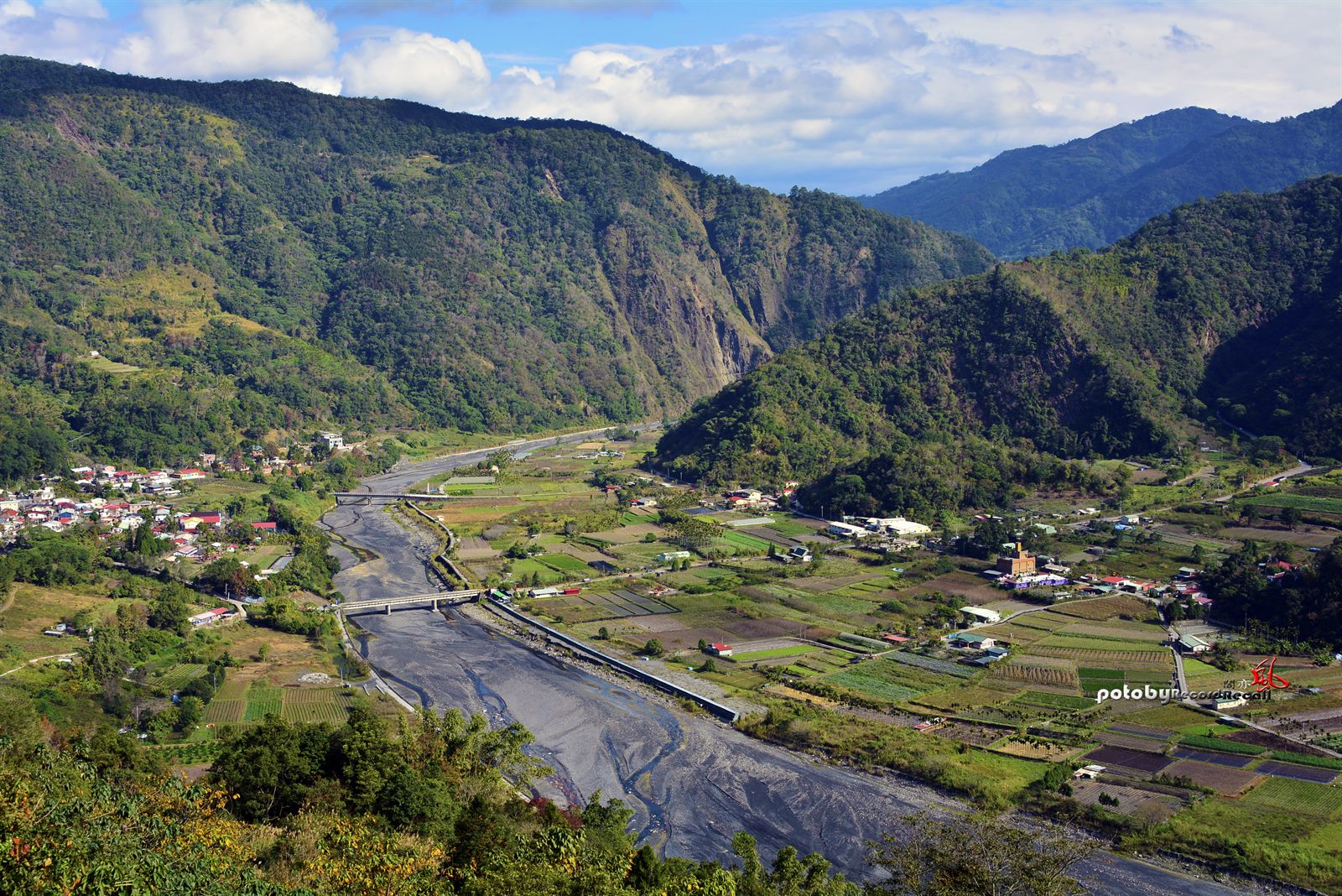 南投仁愛武界部落清晨雲海與山谷景觀